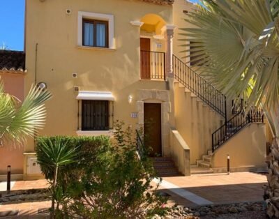 Apparently at the foot of the golf course “la Finca Golf” 2 bedrooms with community pool Algorfa